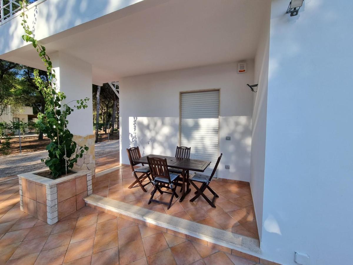 Villa Edoardo Con Pineta A 250 Metri Dal Mare Torre Squillace ภายนอก รูปภาพ