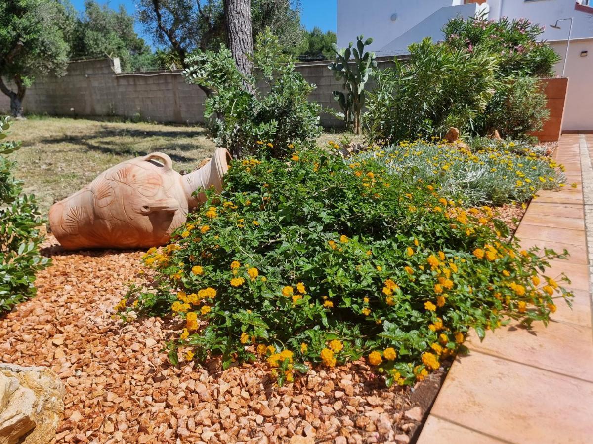 Villa Edoardo Con Pineta A 250 Metri Dal Mare Torre Squillace ภายนอก รูปภาพ