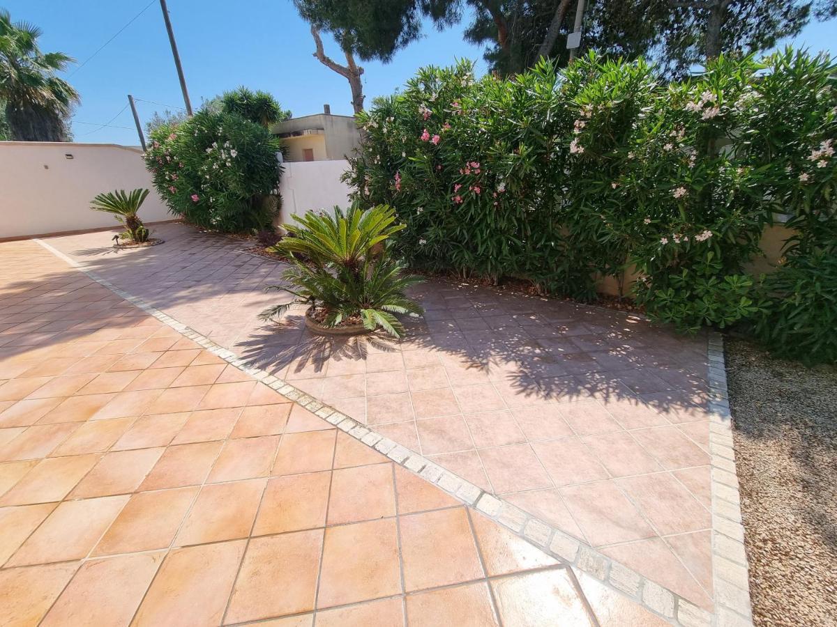 Villa Edoardo Con Pineta A 250 Metri Dal Mare Torre Squillace ภายนอก รูปภาพ